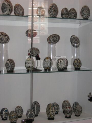 Ouă încondeiate de Lucia Condrea, expuse la Bruxelles