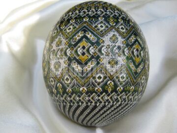 Exponate unice, realizate de încondeietoarea Lucia Condrea