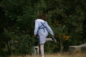 Guvernul susține ținuta obligatorie pentru elevi, inițiativa aparține școlii și părinților