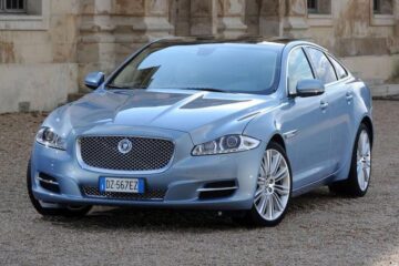 Jaguar XJ, limuzina care poate bate A8 și Seria 7