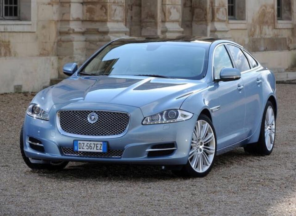 Jaguar XJ, limuzina care poate bate A8 și Seria 7