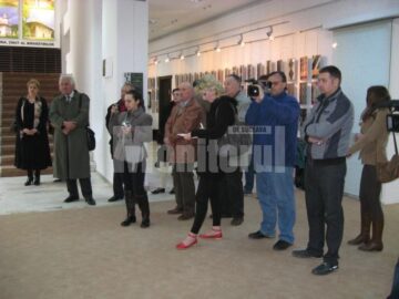 Participanți la vernisajul expoziției