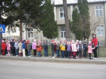 Copiii de la Grădinița „Licurici”, în vizită la primărie și poliție