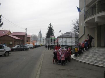 Copiii de la Grădinița „Licurici”, în vizită la primărie și poliție