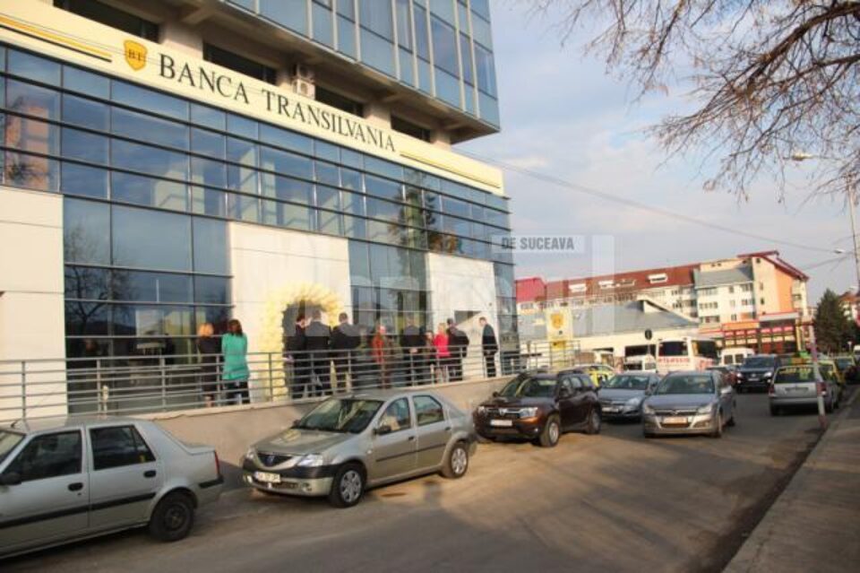 Sucursala din Suceava a Băncii Transilvania are un sediu nou, situat pe strada Armenească, nr. 2, în apropierea autogării Sucursala din Suceava a Băncii Transilvania are un sediu nou, situat pe strada Armenească, nr. 2, în apropierea autogării