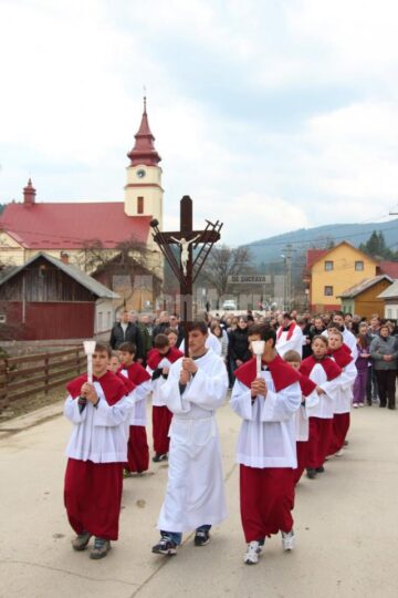 Calea Crucii, refăcută la Solonețu Nou de zeci de credincioși