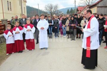 Calea Crucii, refăcută la Solonețu Nou de zeci de credincioși