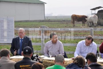 Stelian Fuia și Gheorghe Flutur au participat la o întâlnire cu agricultorii suceveni, la Moara