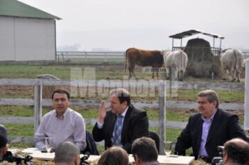 Stelian Fuia și Gheorghe Flutur au participat la o întâlnire cu agricultorii suceveni, la Moara