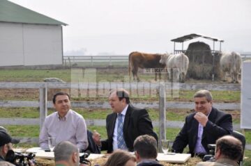 Stelian Fuia și Gheorghe Flutur au participat la o întâlnire cu agricultorii suceveni, la Moara