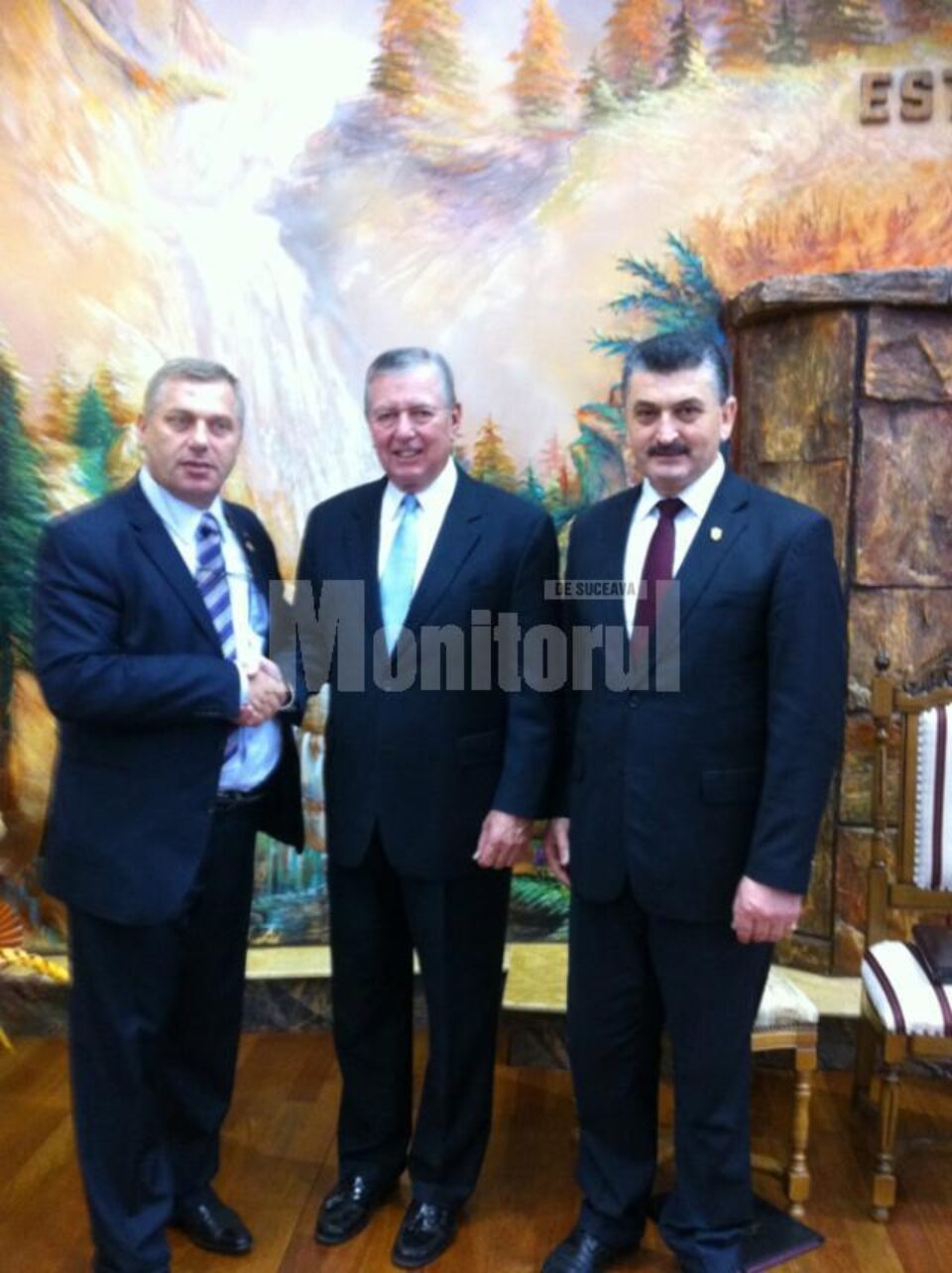 Întâlnirea dintre Dumitru Morhan și John Ashcroft a avut loc acum câteva zile la Oradea Întâlnirea dintre Dumitru Morhan și John Ashcroft a avut loc acum câteva zile la Oradea