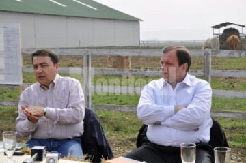 Stelian Fuia și Gheorghe Flutur au participat la o întâlnire cu agricultorii suceveni, la Moara