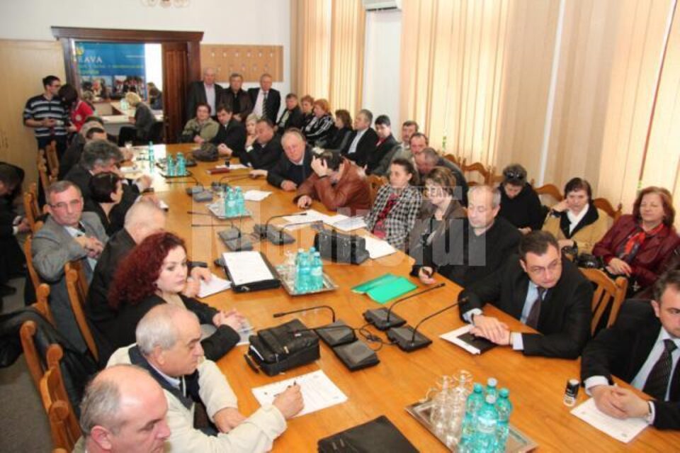 Contractele de finanțare au fost semnate ieri, la sediul CJ, de primarii localităților beneficiare