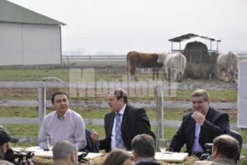 Stelian Fuia și Gheorghe Flutur au participat la o întâlnire cu agricultorii suceveni, la Moara
