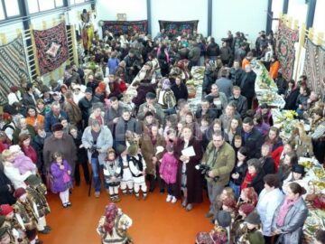 Participare numeroasă la Festivalul Ouălor Încondeiate de la Moldovița