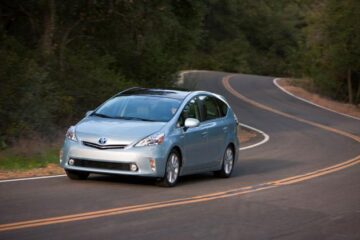 Toyota Prius V, primul minivan hibrid din lume