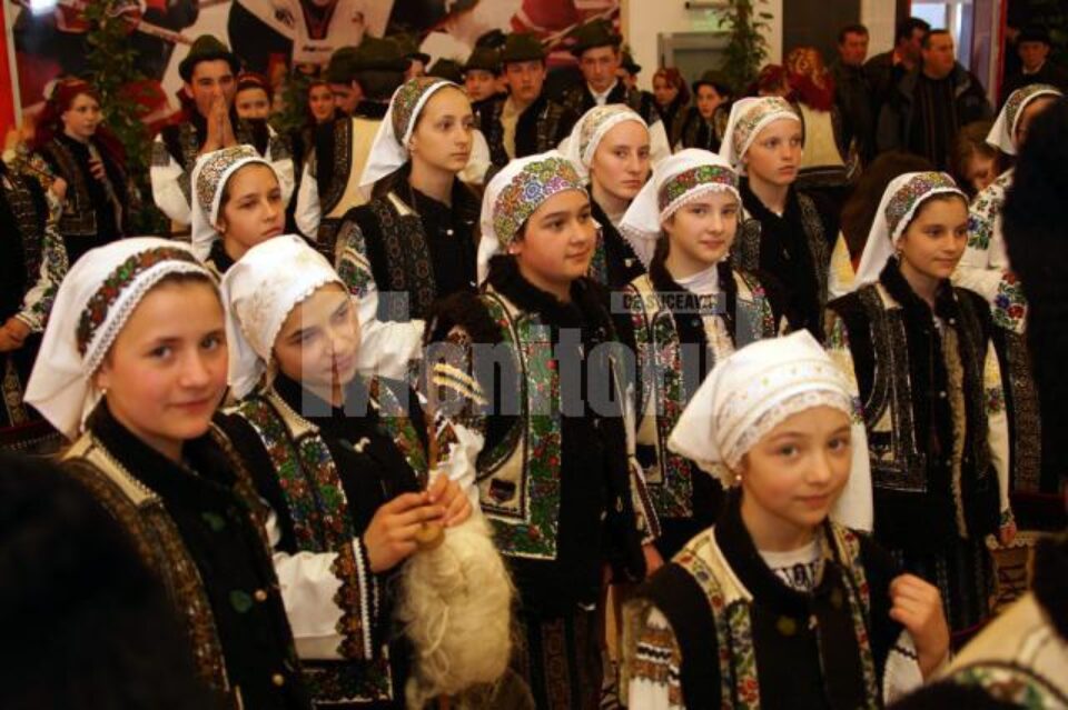 Peste o sută de participanți la Festivalul Internațional de Folclor “Peștișorul de Aur” Peste o sută de participanți la Festivalul Internațional de Folclor “Peștișorul de Aur”