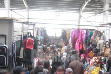Poliția, două zile de razii în Bazar și în piețele Sucevei