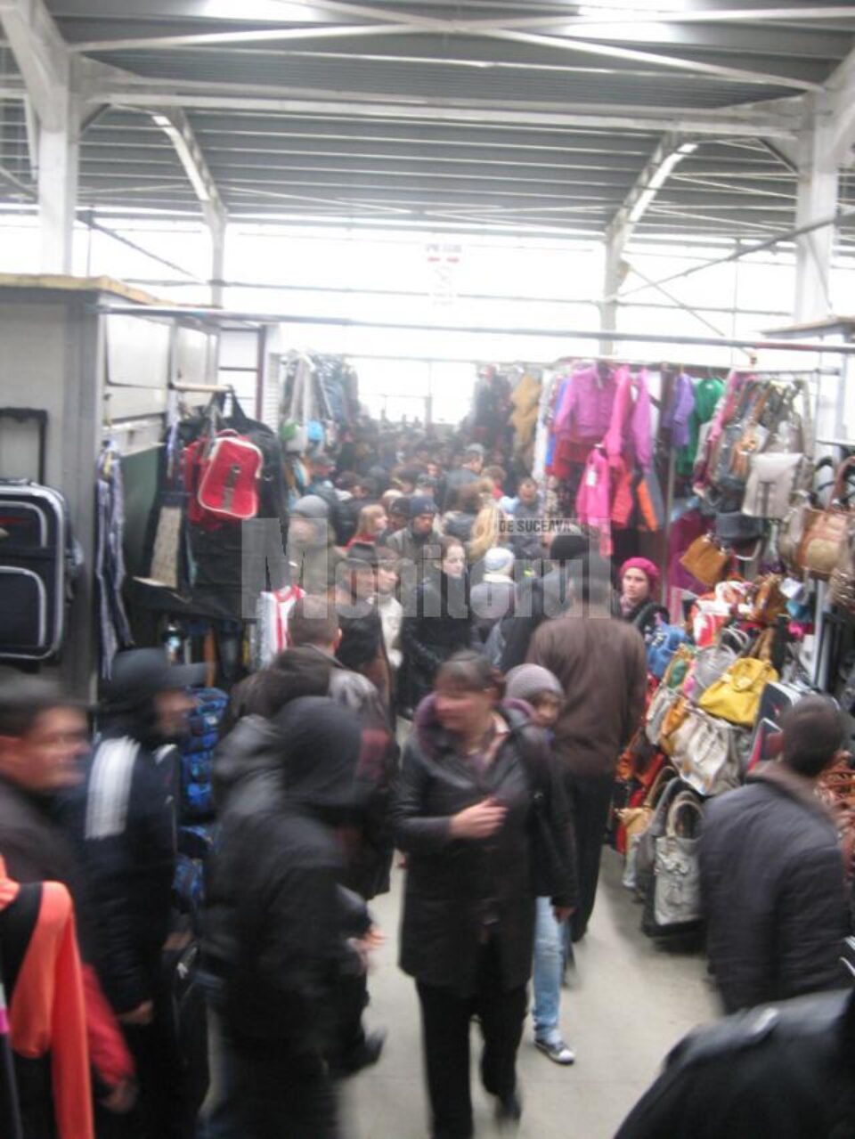 Poliția, două zile de razii în Bazar și în piețele Sucevei