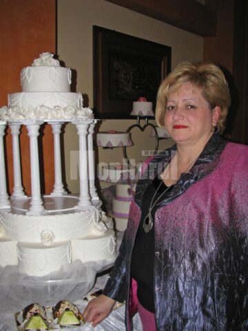 Expoziția a fost oferită publicului ca dar de Paște de omul de afaceri Mircea Giosan și soția sa, Maria.