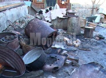 Patru persoane au suferit arsuri pe mâini și față după ce cazanul în care făceau țuică a explodat