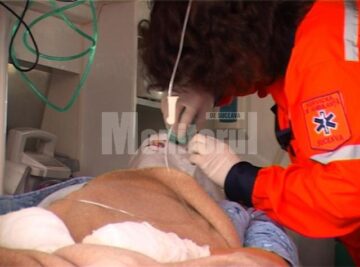 Patru persoane au suferit arsuri pe mâini și față după ce cazanul în care făceau țuică a explodat