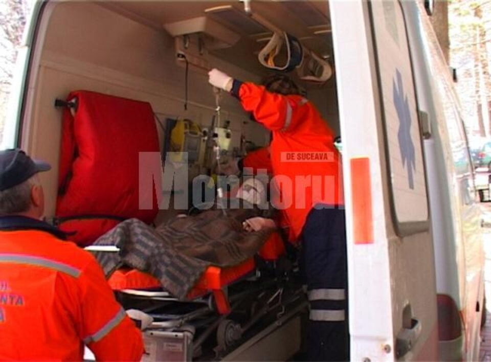 Patru persoane au suferit arsuri pe mâini și față după ce cazanul în care făceau țuică a explodat Patru persoane au suferit arsuri pe mâini și față după ce cazanul în care făceau țuică a explodat