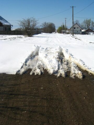 Unii localnici au încercat să circule cu mașinile însă nu au reușit