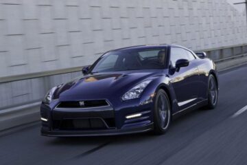Nissan GT-R este mai rapid decât Porsche 911 Turbo