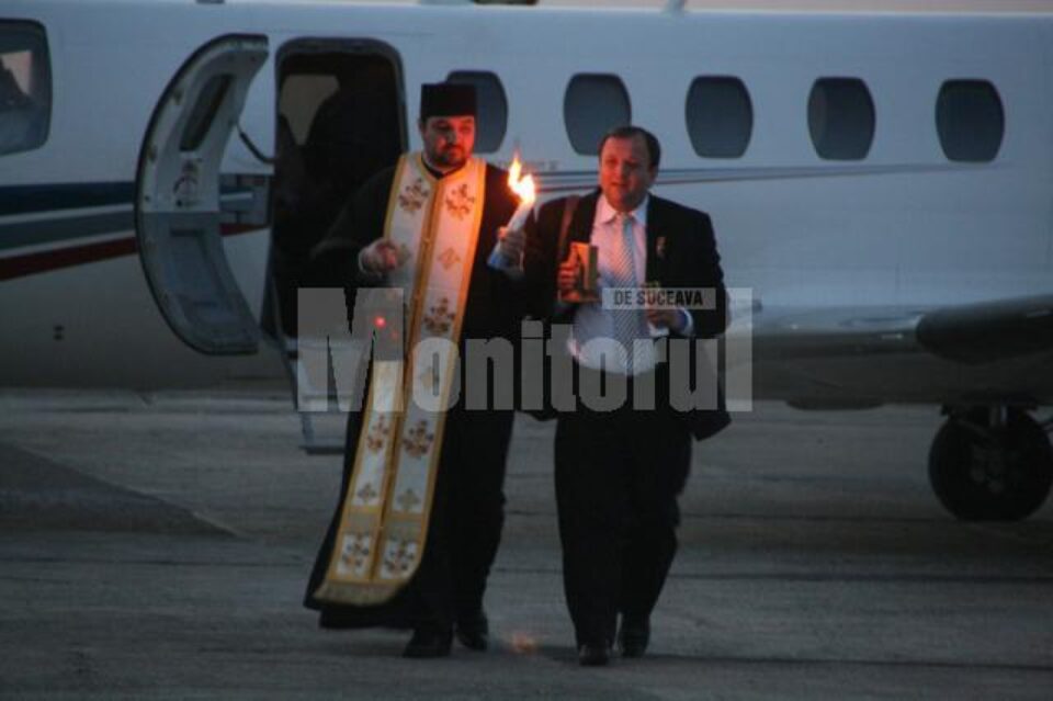 Și anul trecut Gheorghe Flutur a adus la Suceava Lumină de la biserica Sfântului Mormânt din Ierusalim Și anul trecut Gheorghe Flutur a adus la Suceava Lumină de la biserica Sfântului Mormânt din Ierusalim