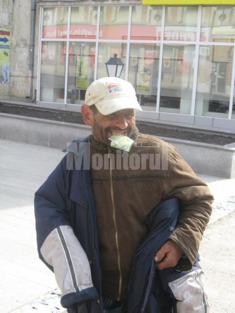 Invazie de cerșetori pe străzile Sucevei