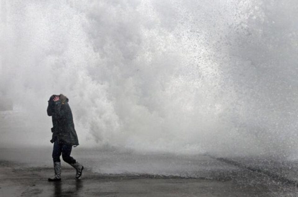 Ploi în averse, descărcări electrice și intensificări ale vântului, astăzi și mâine. Foto: Getty Images