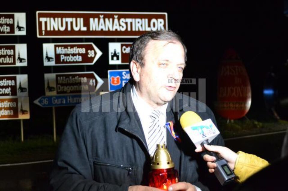 Credincioșii ortodocși suceveni au primit și anul acesta Lumina Sfântă de la Ierusalim