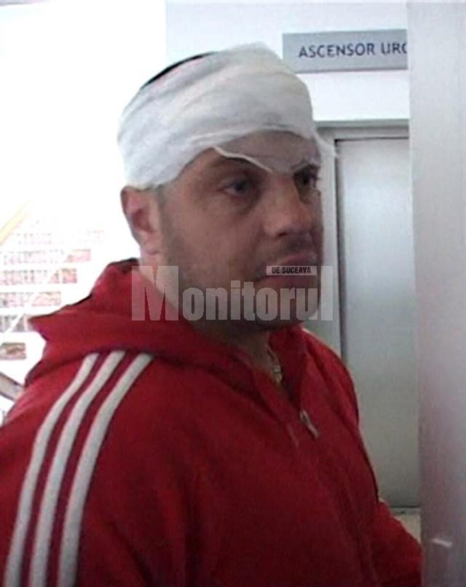 Laurențiu-Florin Mateiciuc, pe holurile Spitalului Județean, cerandu-le procurorilor să se facă dreptate