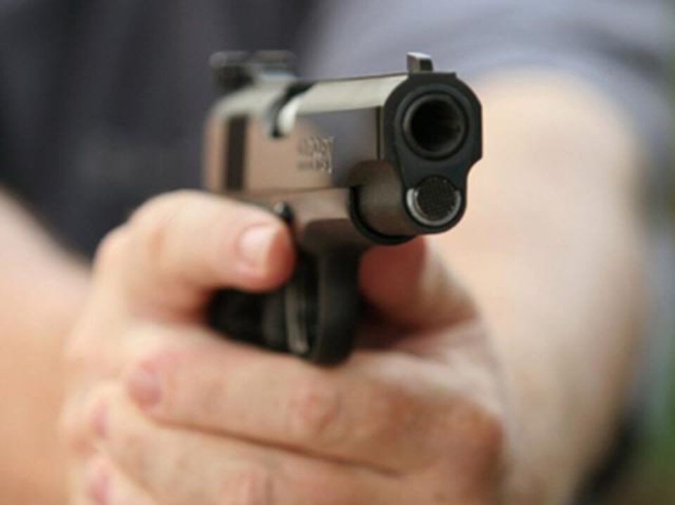 Agentul de la Poliția de Frontieră a încercat să fugă, moment în care polițistul din Ulma a făcut uz de armă și l-a împușcat în gambă