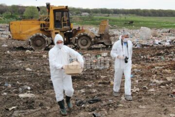 Anchetatorii susțin că cercetările vor fi îngreunate și de faptul că la groapa de gunoi din Botoșani se aduc deșeuri din trei județe