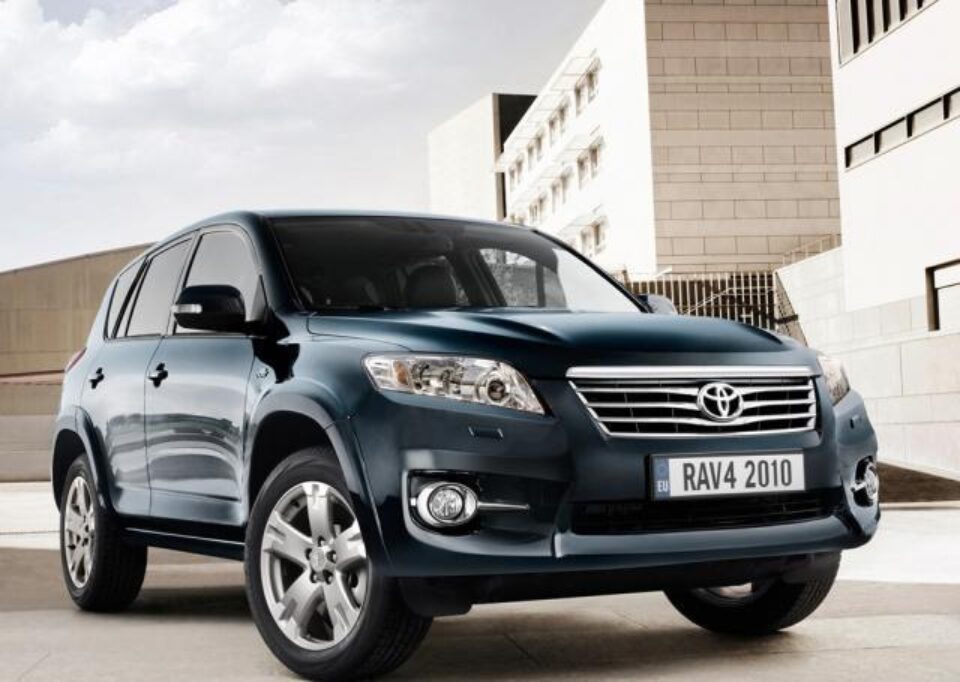 Toyota testează un SUV electric
