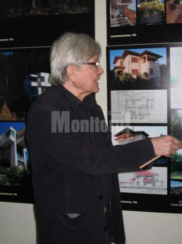 Arh. Nicolae Munteanu prezentând expoziția