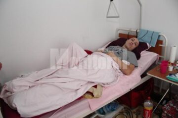 Gabriel pe patul de suferință așteptând un ajutor de la noi