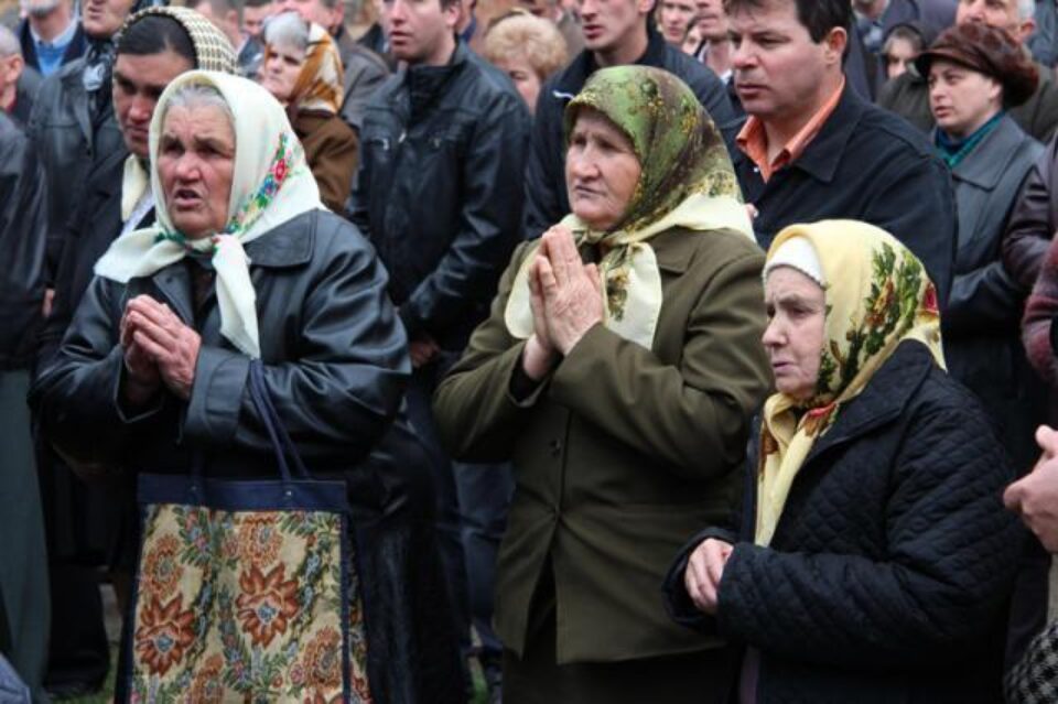 Domnul a spus: Unde sunt doi sau trei adunați întru numele Meu, acolo sunt și Eu în mijlocul lor Domnul a spus: Unde sunt doi sau trei adunați întru numele Meu, acolo sunt și Eu în mijlocul lor