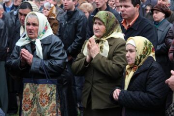 Domnul a spus: Unde sunt doi sau trei adunați întru numele Meu, acolo sunt și Eu în mijlocul lor