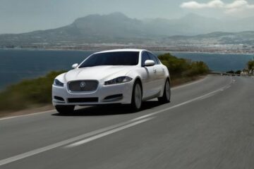 Jaguar lucrează la un coupe de lux în patru uși