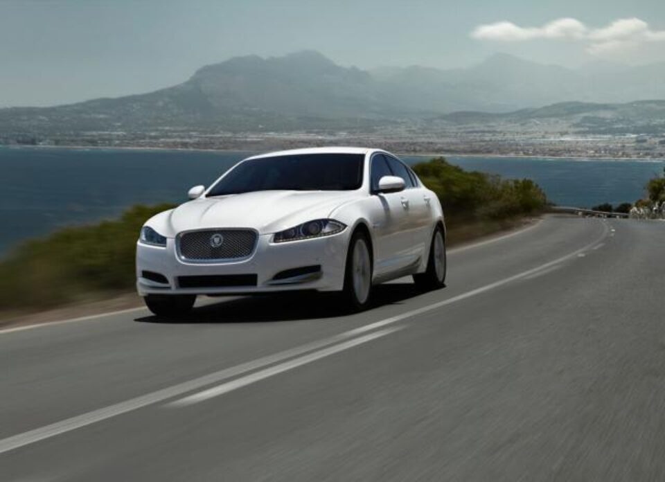 Jaguar lucrează la un coupe de lux în patru uși