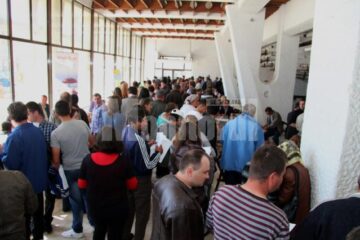 Aproape o mie de persoane au participat la bursa desfășurată în holul mare al Casei de Cultură
