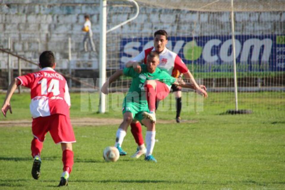 Guriță (în verde) își trăiește a doua tinerețe în Liga a III-a