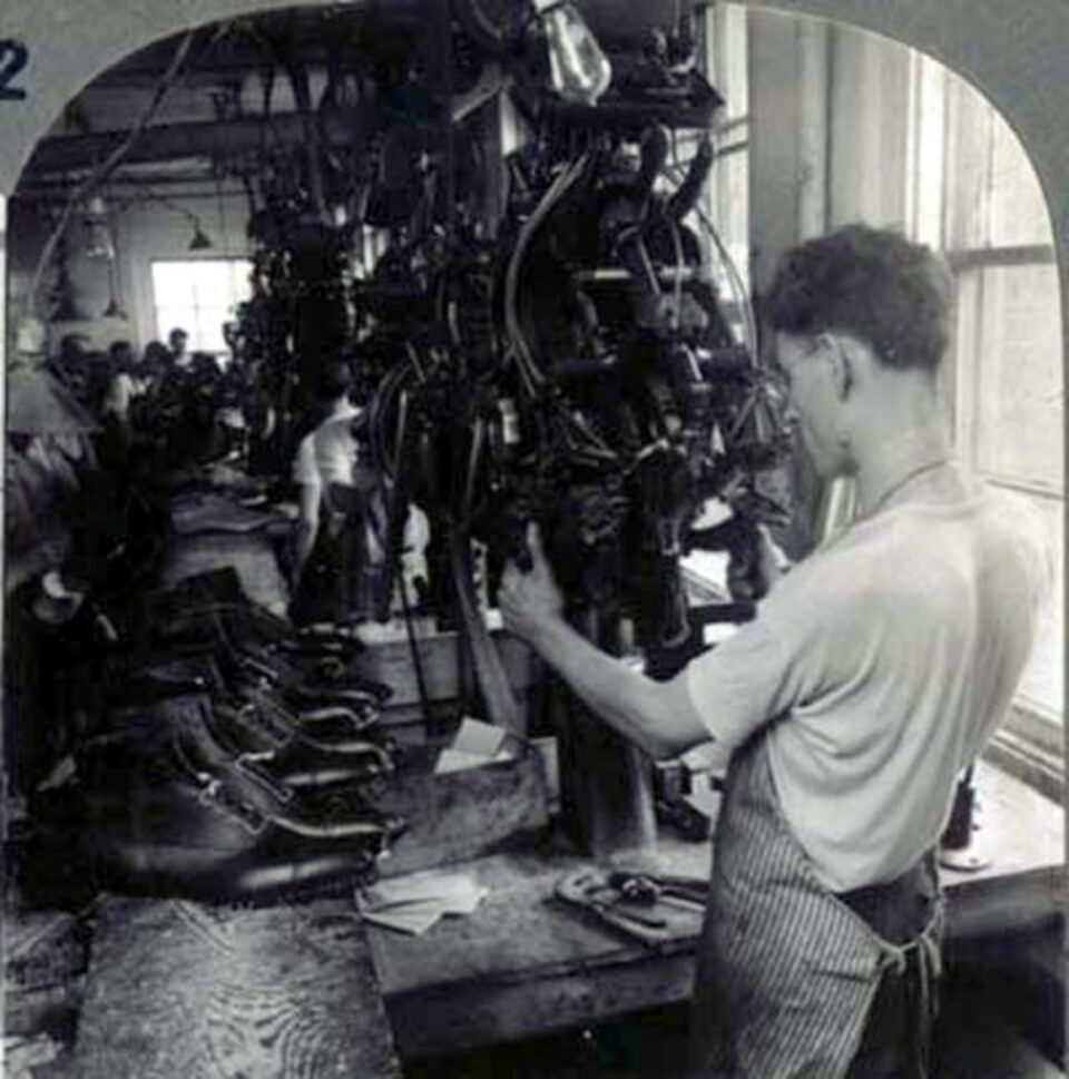 „Fabrica de încălțăminte” „Fabrica de încălțăminte”