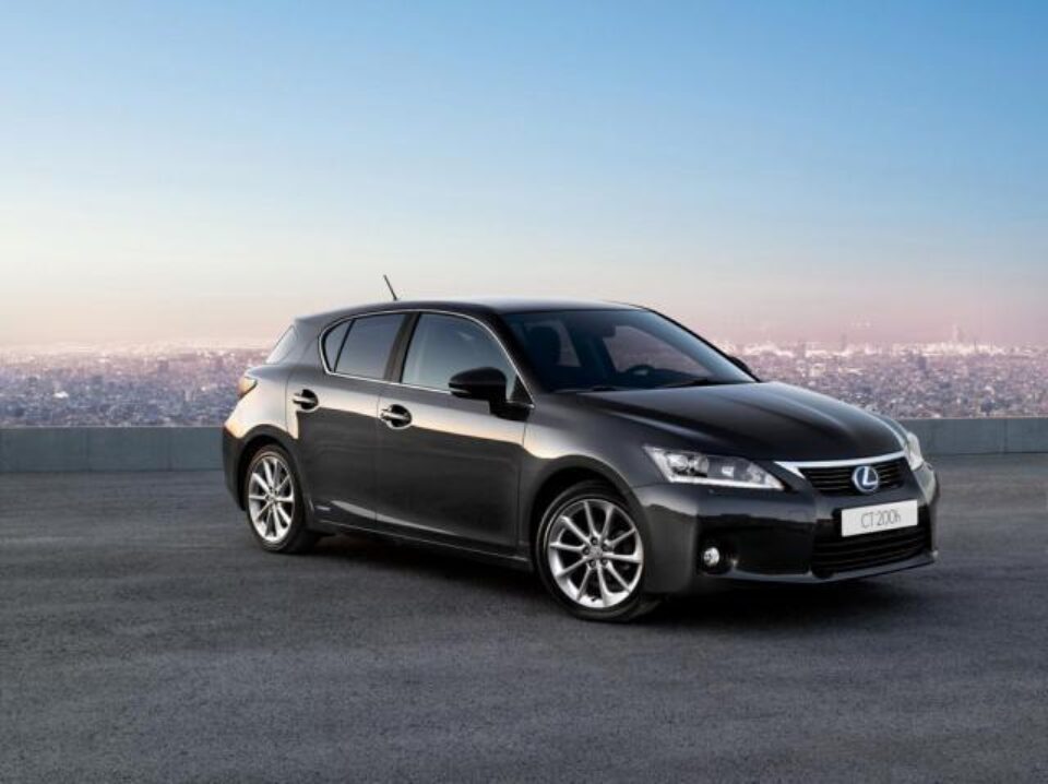 Lexus CT 200h, primul hibrid în clasa compactă