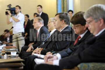 FMI a acceptat creșterea salariilor bugetarilor; prima tranșă de majorare, de 8%, de la 1 iunie