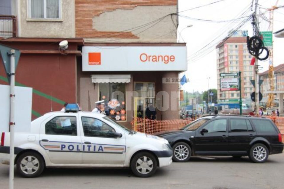 Orange Shop din centrul Sucevei, evacuat după o alarmă de scăpări de gaze