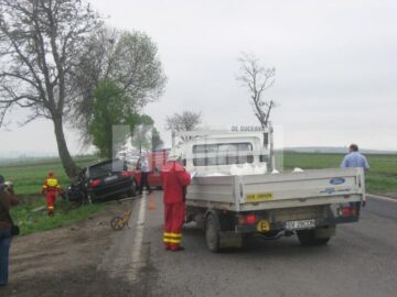 Ce mai rămas din mașina BMW, după impact